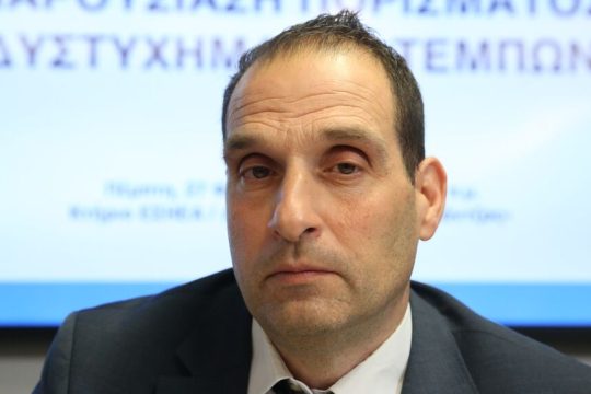 Ο Χρήστος Παπαδημητρίου στην παρουσίαση του πορίσματος του ΕΟΔΑΣΑΑΜ για το σιδηροδρομικό δυστύχημα των Τεμπών